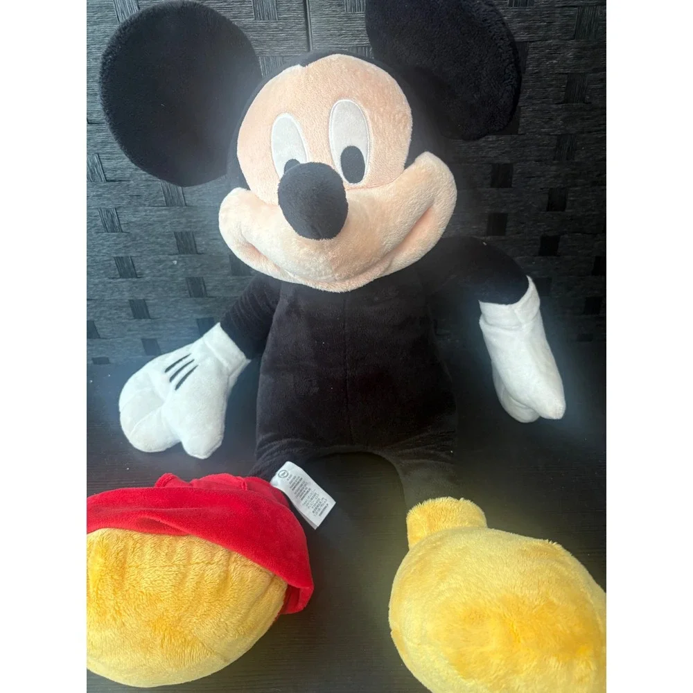 Disney Store Exclusive Mickey Mouse  Classic Red Shorts  Excellent Condition2012